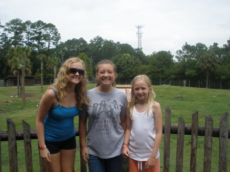 Jordan and Madison with their cousin Kylie