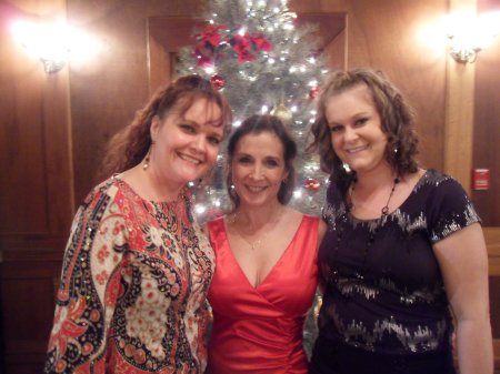 Linda,Lorraine,Kelli  x-mas 2010