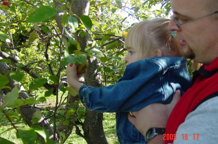 Liesel picking apples with Daddy