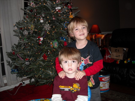 Aiden & Liam Christmas 08