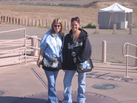 Heather & her cousin Nikki at the Four Corners 2007