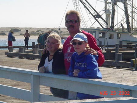 Ron and  daughters Beth on left and Amy on right