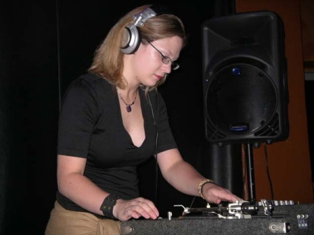 Clara the DJ