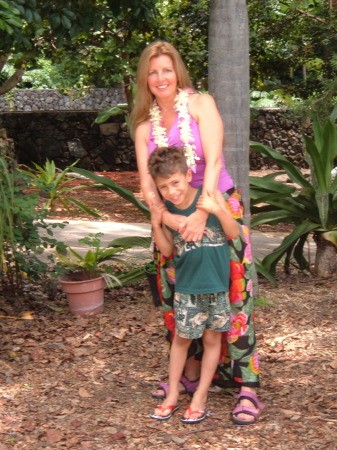 Jade & Paris in Hawaii 2005