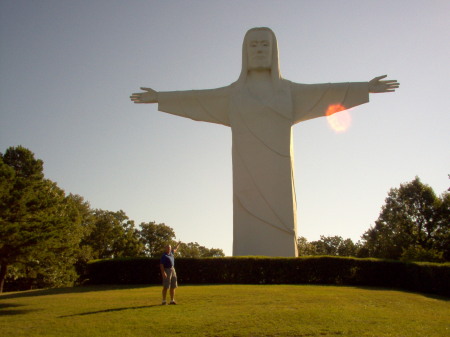 Dwain pointing to Christ Statue!