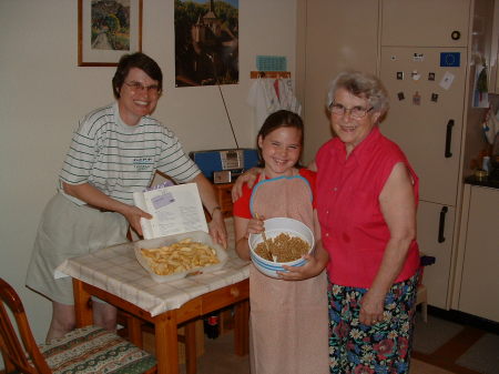 genevieve, emily & lily making apple crisp