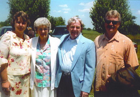 The Robert W & Betty Jo Simpson Roberts Family