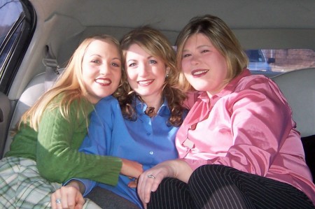 Sandwiched between Sis & Meg on our way to the Big Apple, New Year's Eve 2004.