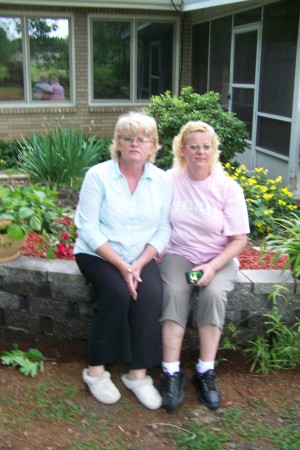 Liz and sister Cindy