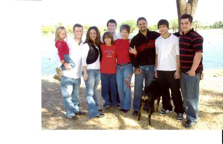 Group Photo - Arevalo and Bustamante Kids, Dec. 2005