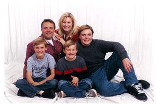 Barbara Quinones (Hansen) and her family. Dec 2003