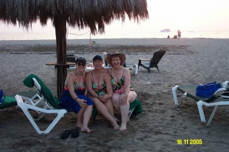 11/05-Bonnie and Vonnie in Mexico