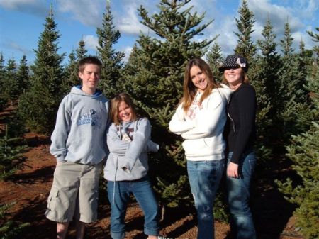 Tanner, Alli, Kayla and Kristin out getting a Christmas tree