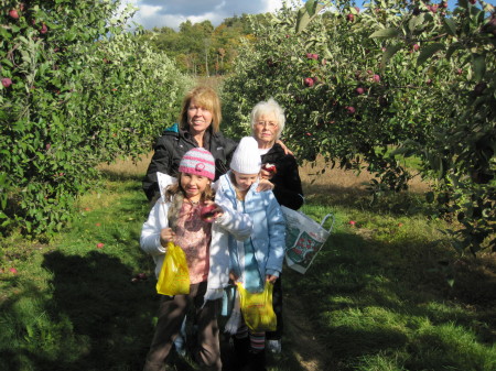 Picking Apples in Maine w/Cindy,Claire,Brooke
