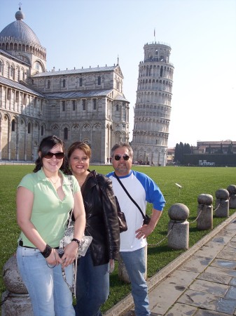 Krystle, Letty and Abel in Pisa