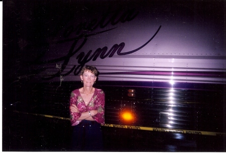 lorette lynn bus in modesto