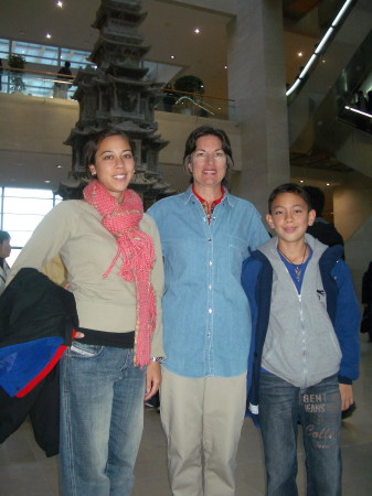Tara, Jill, Ben at the National Museum of Korea