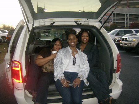 Tailgating with my girls at TSU Homecoming 08!