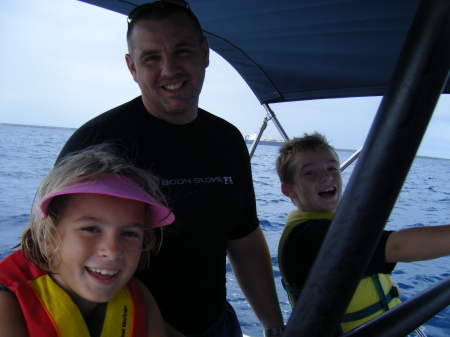 Dad and the Munchkins cruisin the boat
