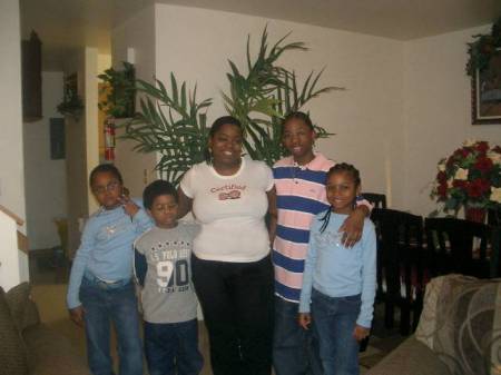 ME & MY 4 SEEDS(DAZEJA,XAVIER,DE'VONTAY & DEONNA).......YES I HAVE 4 NOW.