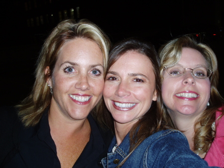 Lisa, Terrie and Toni hanging out in RittenhouseSquare, Philly