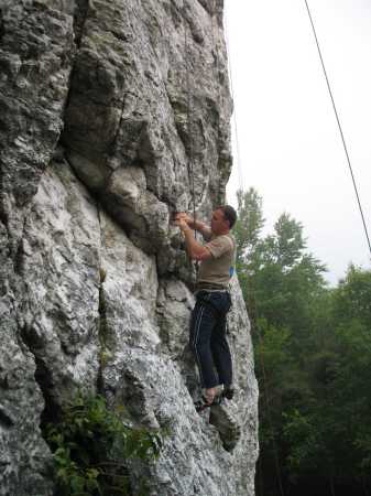 Chuck climbing Lantern Hill in CT, 08Jun07