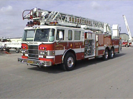 Sebastopol FD 105 Ladder Truck