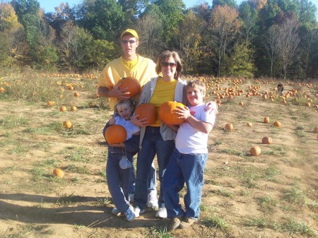 Pumkin Patch Famil Photo!