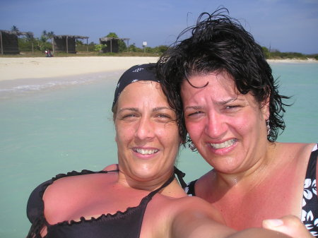 Tracey and Lisa on vaca