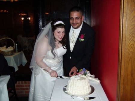 Cutting the cake on our Wedding.
