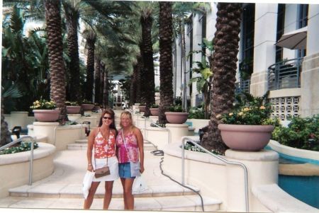 LAURIE AND LISA IN FLA