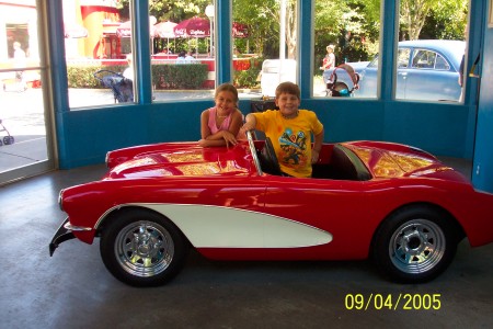 siblings at Dollywood