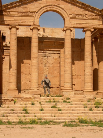 me in front of the temple of mourning in hatra