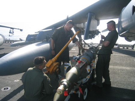 Loading ordnance on aircraft