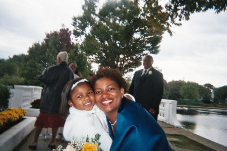 aysia 4yrs and nikki chillin at jackie's wedding 06