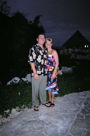 Patrick and Kimberly in Cancun Mexico 06