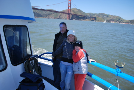 Family boating at San Fran Bridge