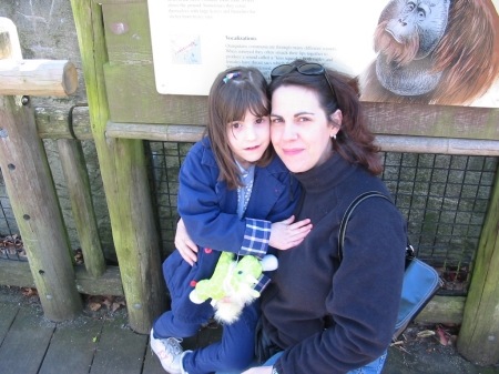 mia and mom at the seattle zoo