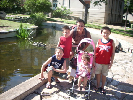 Li and kids at turlte pond