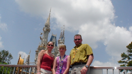 LAURA - JENNIFER - TODD - WALT DISNEY 2006