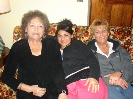 My Mom, Xavi (My oldest daughter), my sister Christi