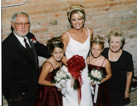 shelley, her parents and daughters brodi and breanna