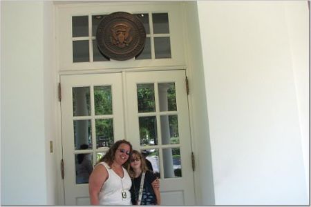 savannah and kelly white house