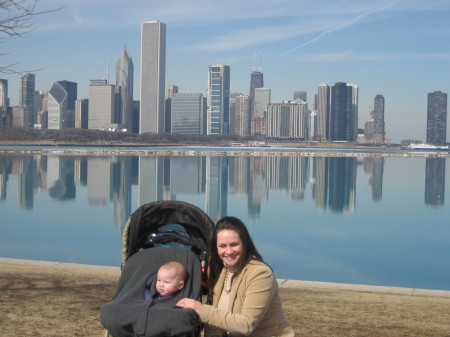 Sara and Dallas Chicago skyline