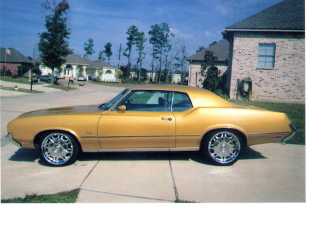 CUTLASS WITH 20'S