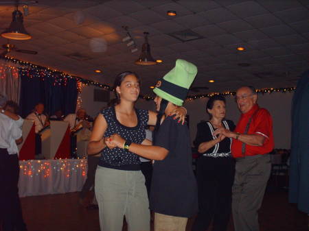 Grandchildern Danceing and having lots of fun.