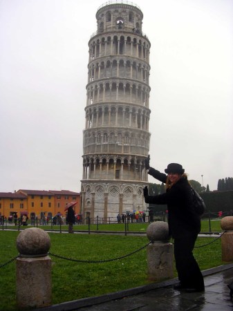 the "must-do" shot in Pisa, Italy