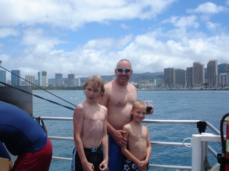 Mike, Tucker & Garrett, boat tour/Hawaii/7-06