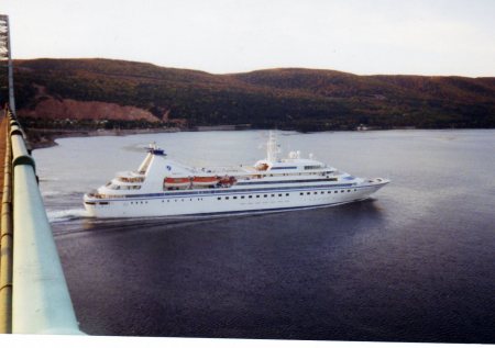 cruise ship passing by seal island bridge