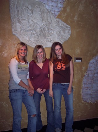 Kari (21), Shannon (25), Sara (19)